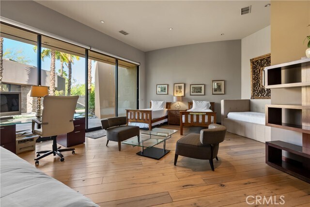 Building Photo - 68 Royal St Georges Way