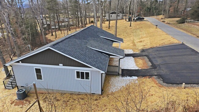 Building Photo - 12 Old Starnes Cove Rd