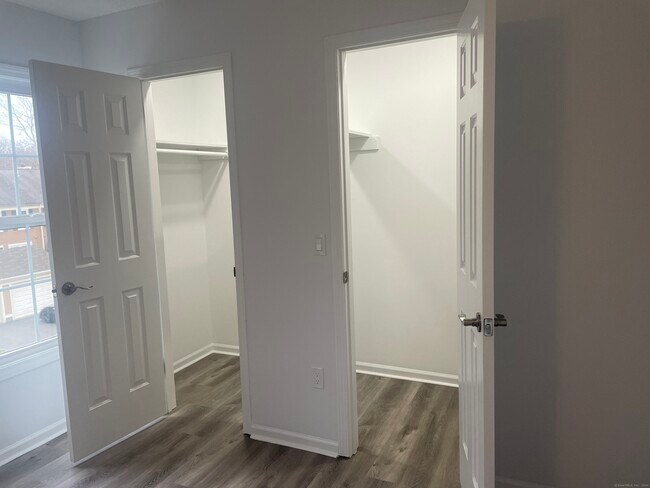 Building Photo - 173 Foxbridge Village Rd