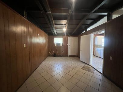 Building Photo - 610 N Main St