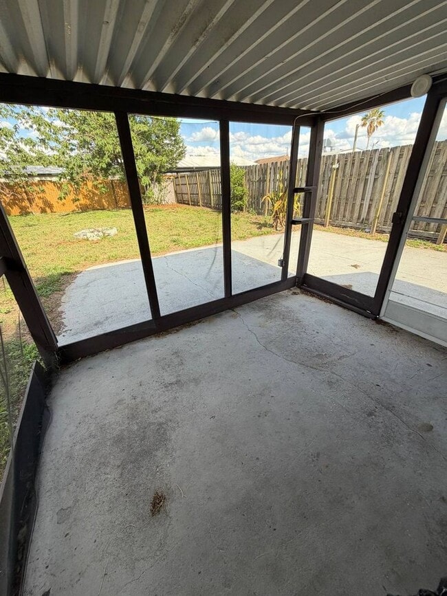 Building Photo - Charming 2 bedroom, 2 bathroom home