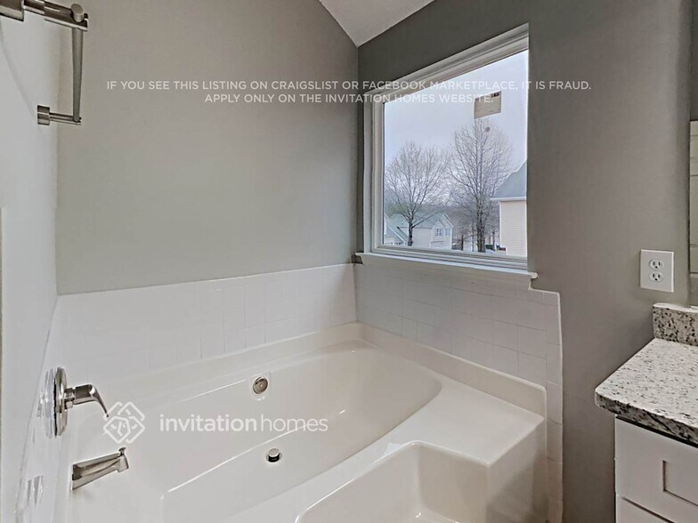 Building Photo - 3913 Arabian Way SW