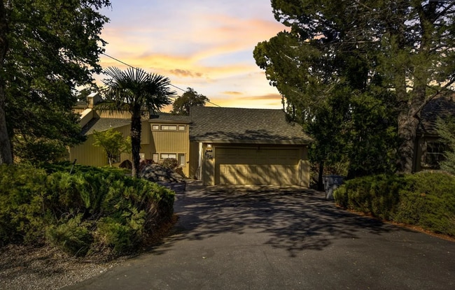 Building Photo - Bright 2-Bed/2-Bath Auburn Home with Sutter Buttes Views