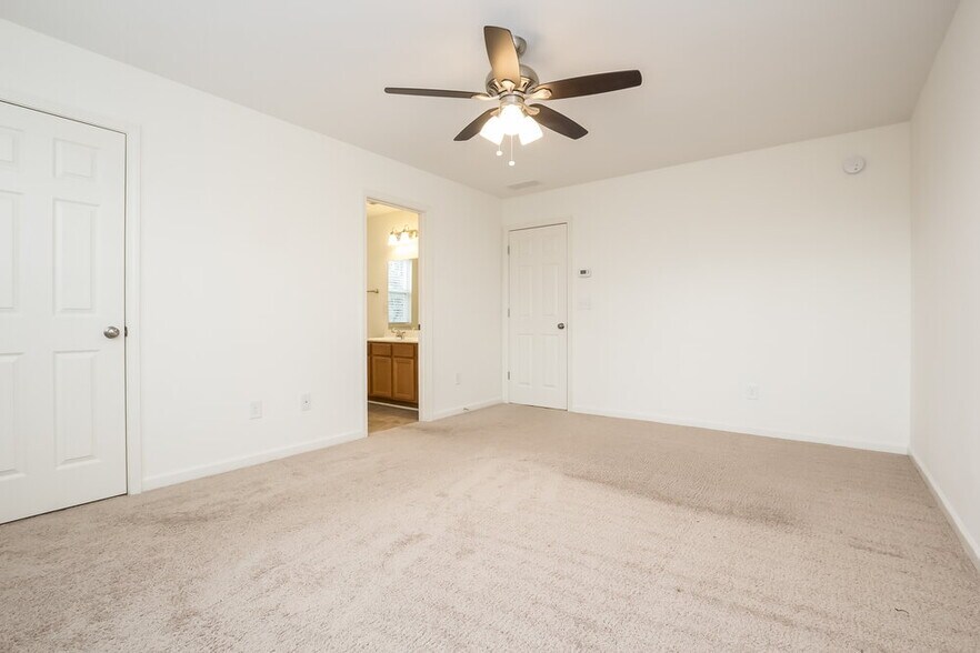 Building Photo - 1577 Shire Village Dr