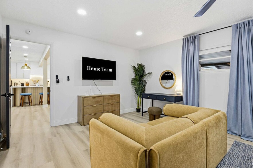 Building Photo - 4907 21st Ave W