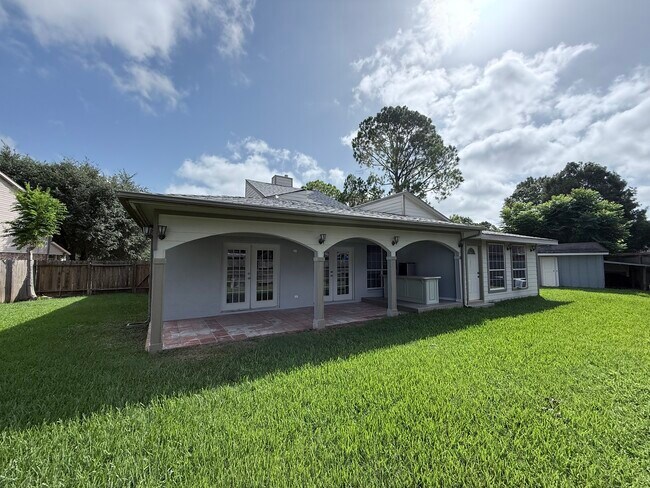 Building Photo - 4006 Cedar Ridge Ct