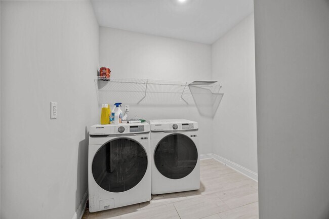 Building Photo - Modern 5-Bed, 4-Bath Family Home with Garage & Pool Access – Devon Square