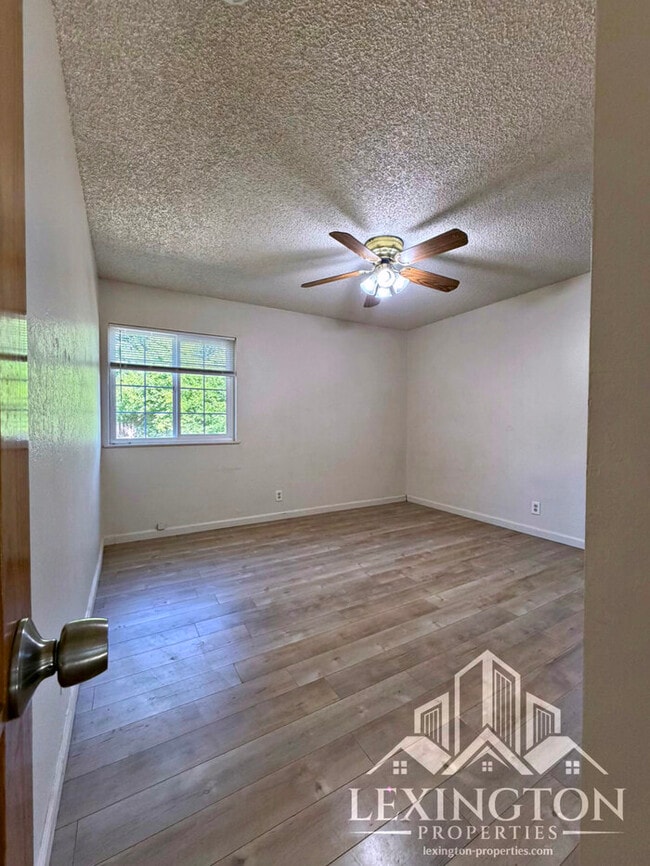 Building Photo - Charming 4-Bedroom Home in Arden-Arcade with Spacious Yard & Convenient Location