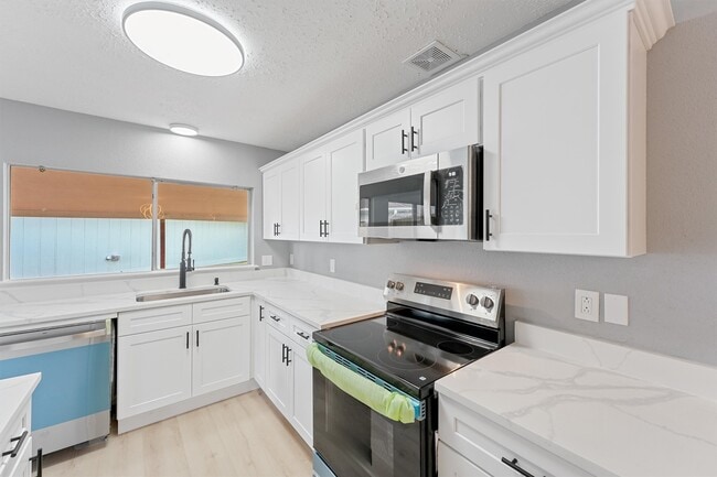 Building Photo - 9323 Goodmeadow Dr