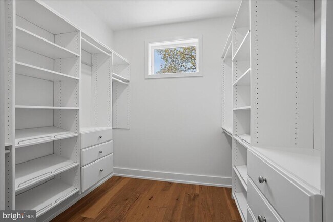 Building Photo - 425 Grove Pl