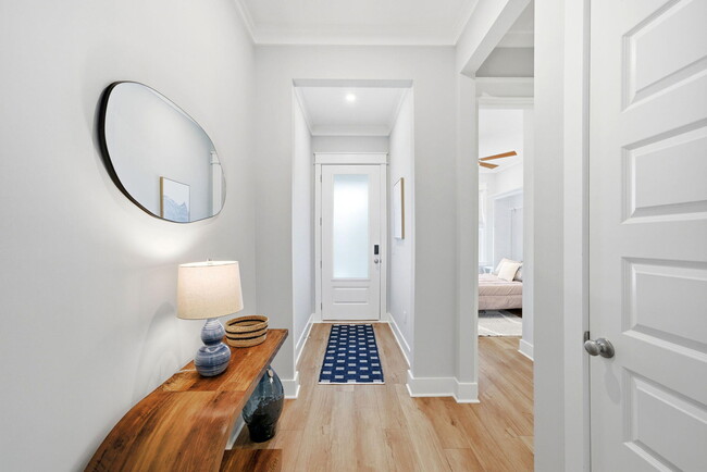 Building Photo - 323 Suwanee Dr