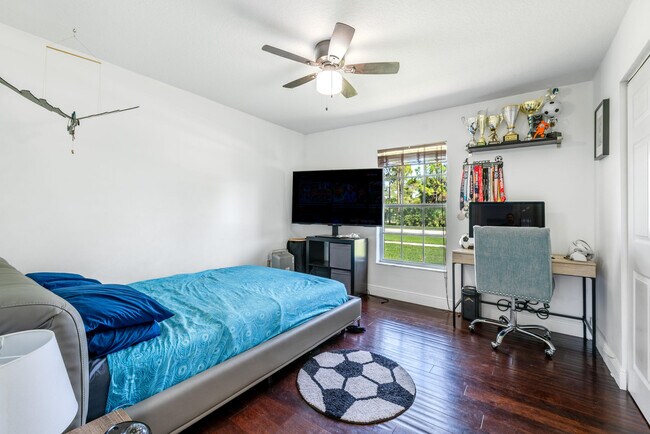 Building Photo - 14510 Paddock Dr