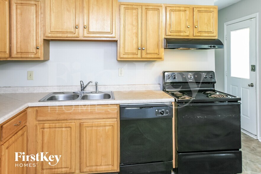 Building Photo - 2910 Heatherlea Dr