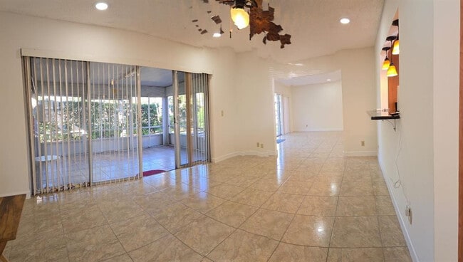 Building Photo - 7423 Pine Forest Cir W