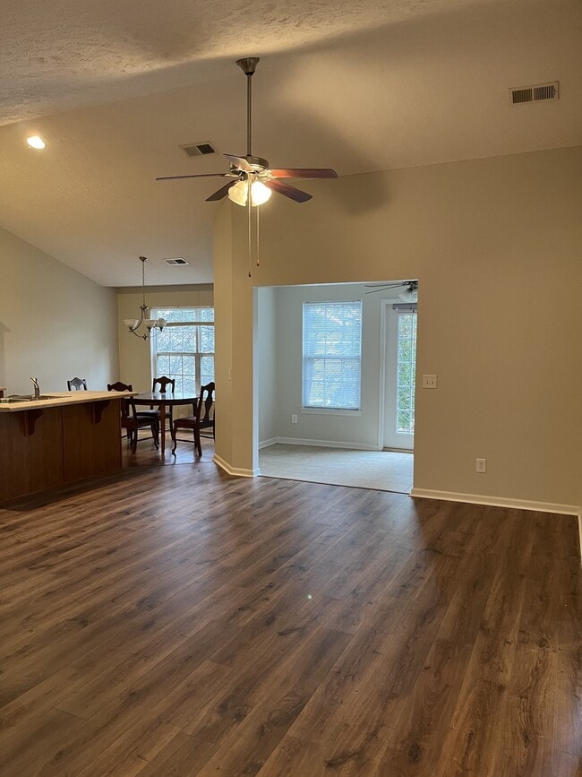 Building Photo - 395 Devon Chase Hill