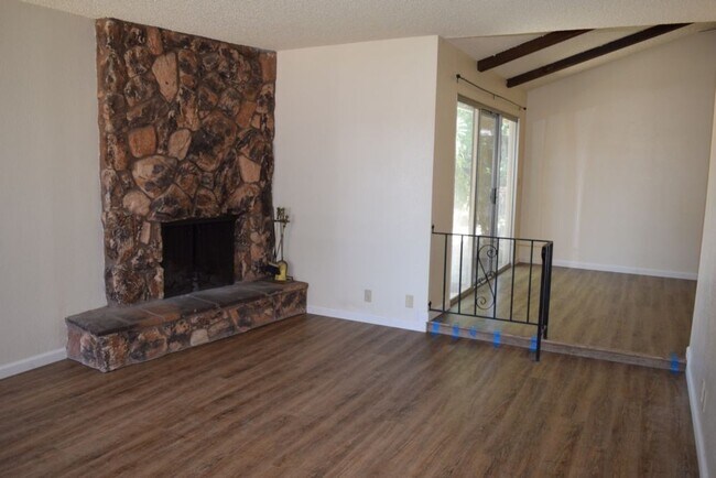 Building Photo - 6051 Roloff Way