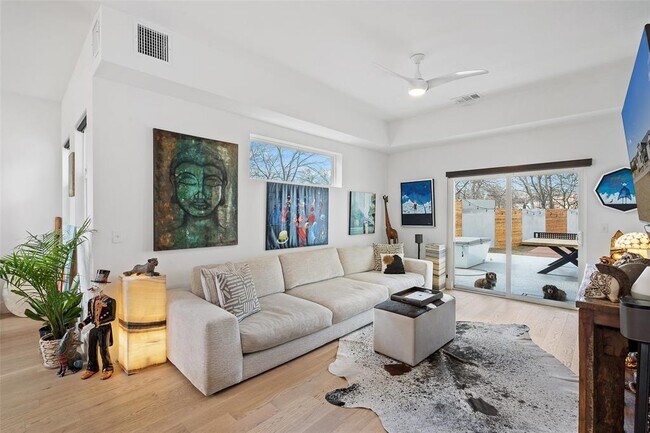 Building Photo - 4800 Vinson Dr