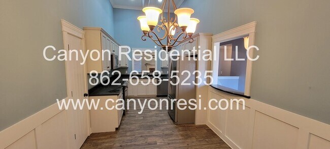 Building Photo - Nice Sized 4 Bed 3 Bath home in great location!