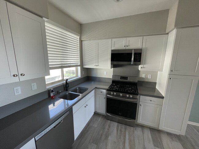 Building Photo - 8850 Olive Ln