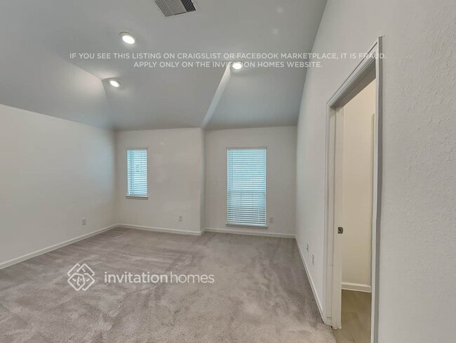 Building Photo - 4022 Champlain Wy