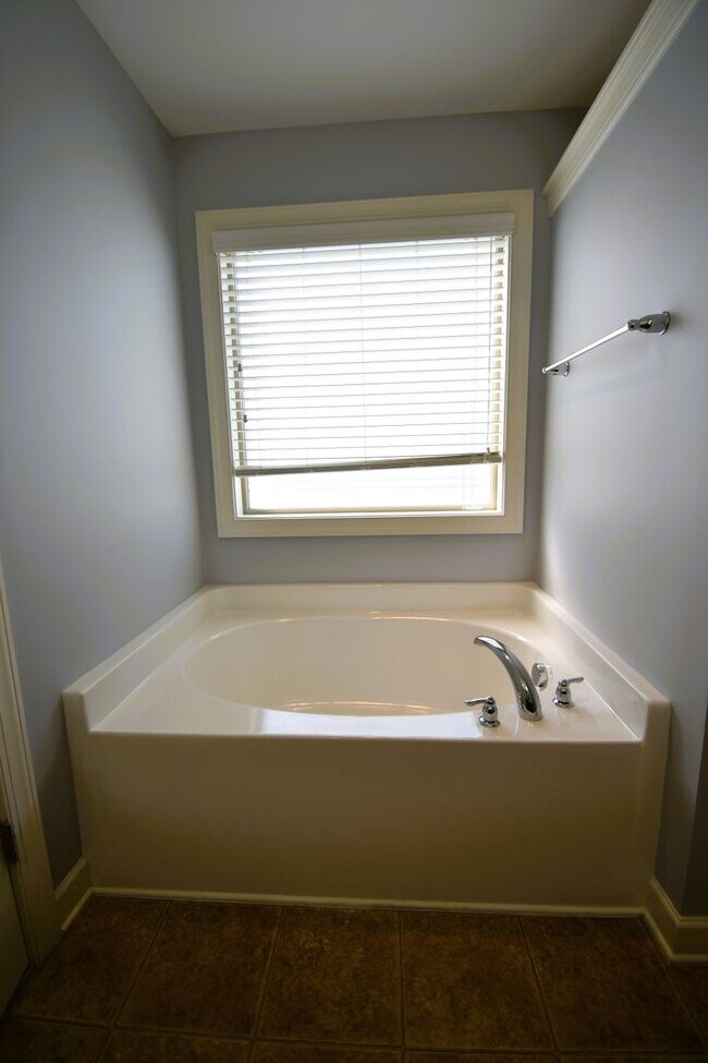 Building Photo - 54 Pittfield Run
