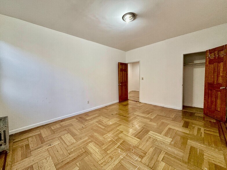 Building Photo - 30 Dongan Pl