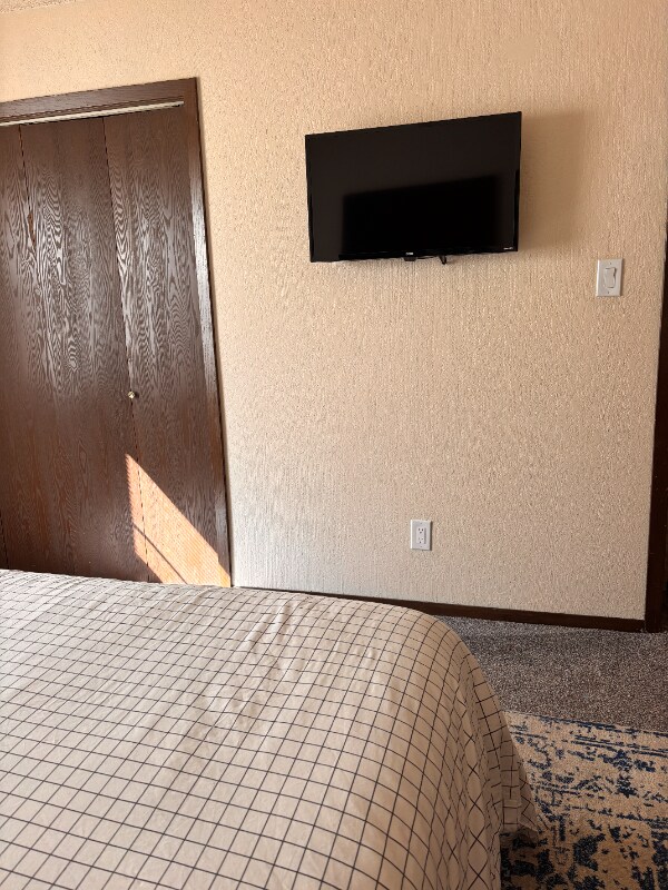 Building Photo - 1702 S 6th Ave