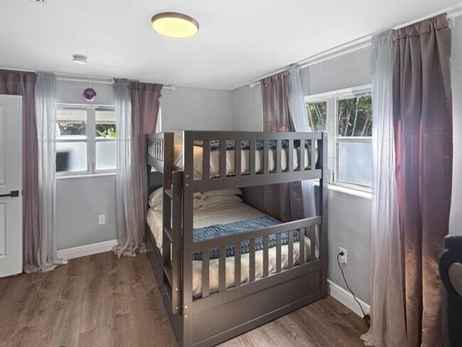 Building Photo - 100 SW 17th St