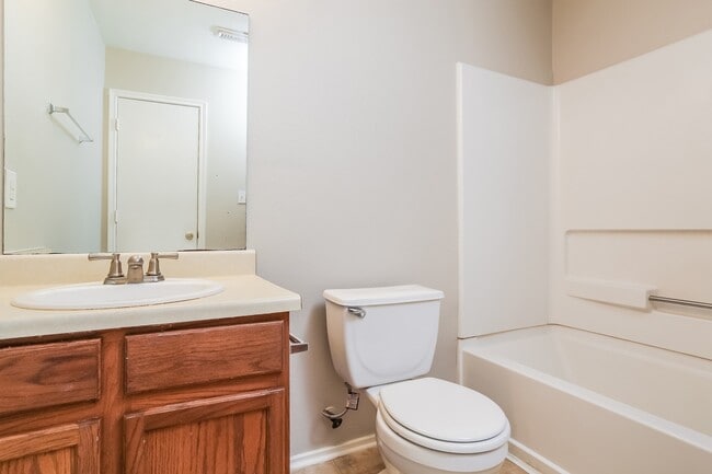 Building Photo - 5827 Clerkenwell Dr