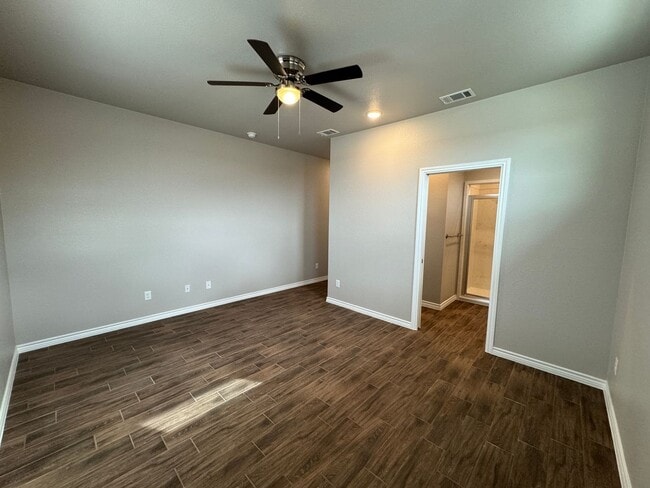 Building Photo - 5403 Rose Gdn Lp