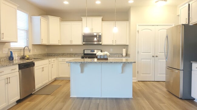 Building Photo - 1910 Pennypacker Ln