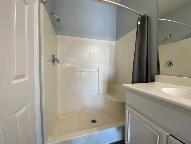Building Photo - Beautiful Townhome in the Cascada Communit...