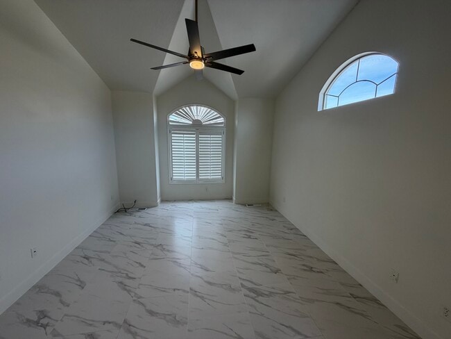 Building Photo - 1540 E 450 N