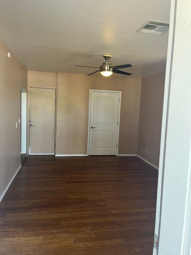 Building Photo - 626 S Huachuca St