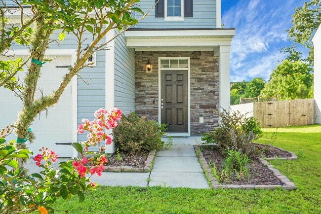 Building Photo - Beautiful 3 Bedroom, 2.5 Bath-Monks Corner in Riverstone
