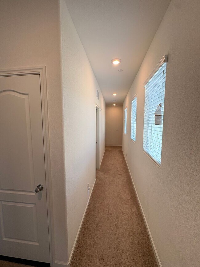 Building Photo - 2351 Hanson Dr