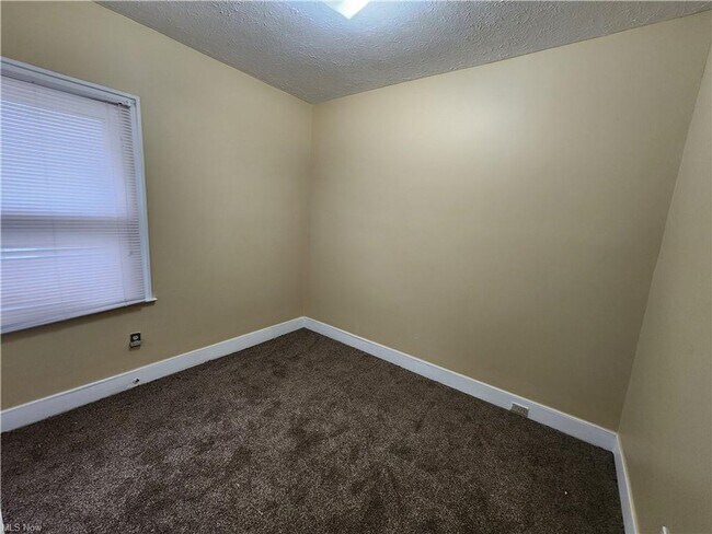 Building Photo - 1306/1308 E 134