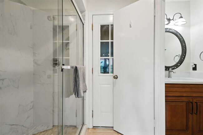 Building Photo - 4714 Sunshine Dr