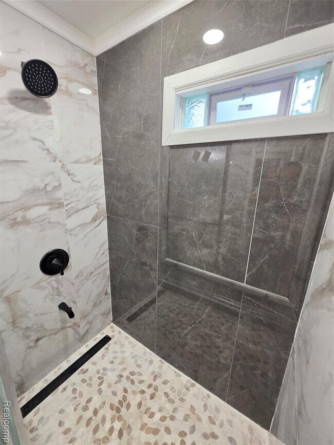 Building Photo - 7249 Silvery Ln