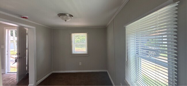 Building Photo - 1130 Charlie Dr