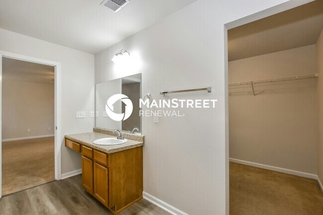 Building Photo - 3 Bedroom Pet-Friendly Home in MERIDIANVIL...