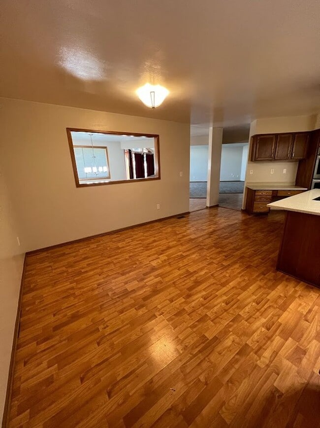 Building Photo - Long Realty & Property Management - 5 Bedr...