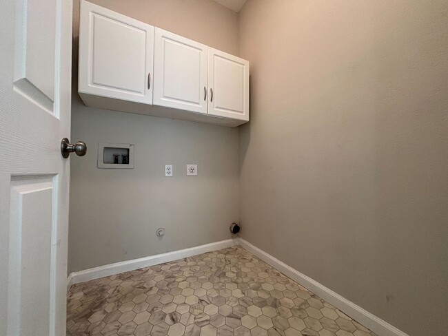 Building Photo - Beautifully Renovated 4-Bedroom Home on a ...