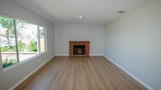 Building Photo - Fully Upgraded Mira Mesa Home w/solar panels, Garage, Washer/Dryer & Private Yard