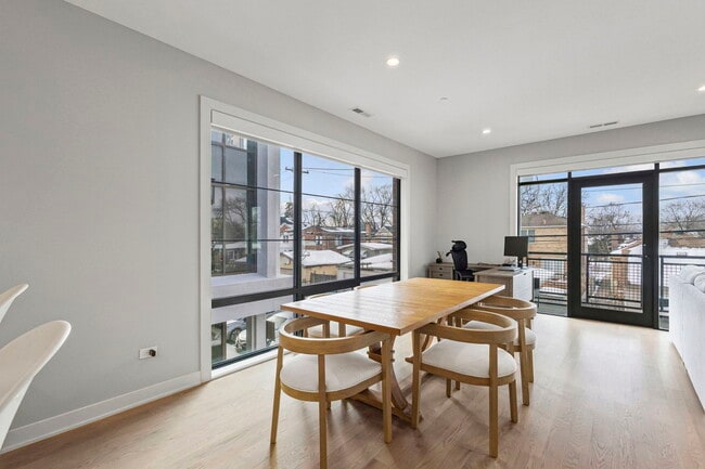 Building Photo - 6246 N Pulaski Rd