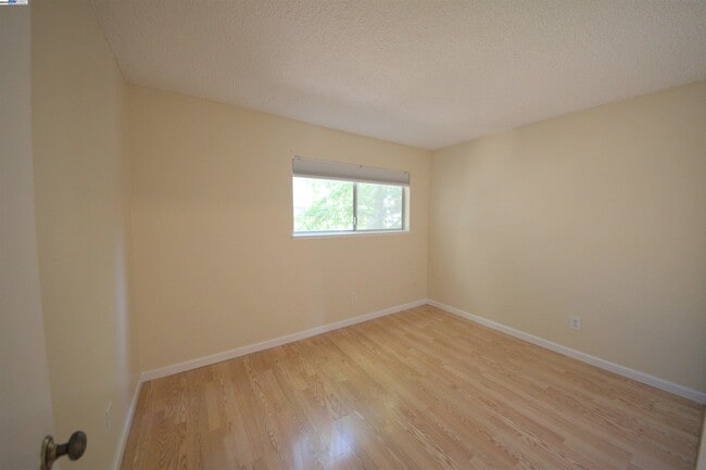 Building Photo - 1060 Oak Grove Rd
