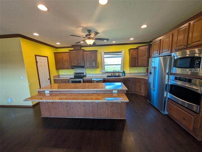 Building Photo - 13908 Kelly Dr