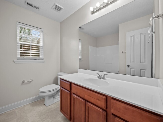 Building Photo - Welcome to Eastport!