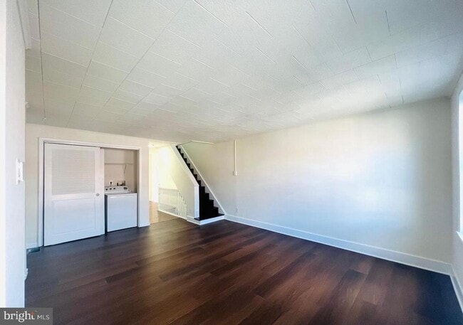 Building Photo - 336 Barclay St