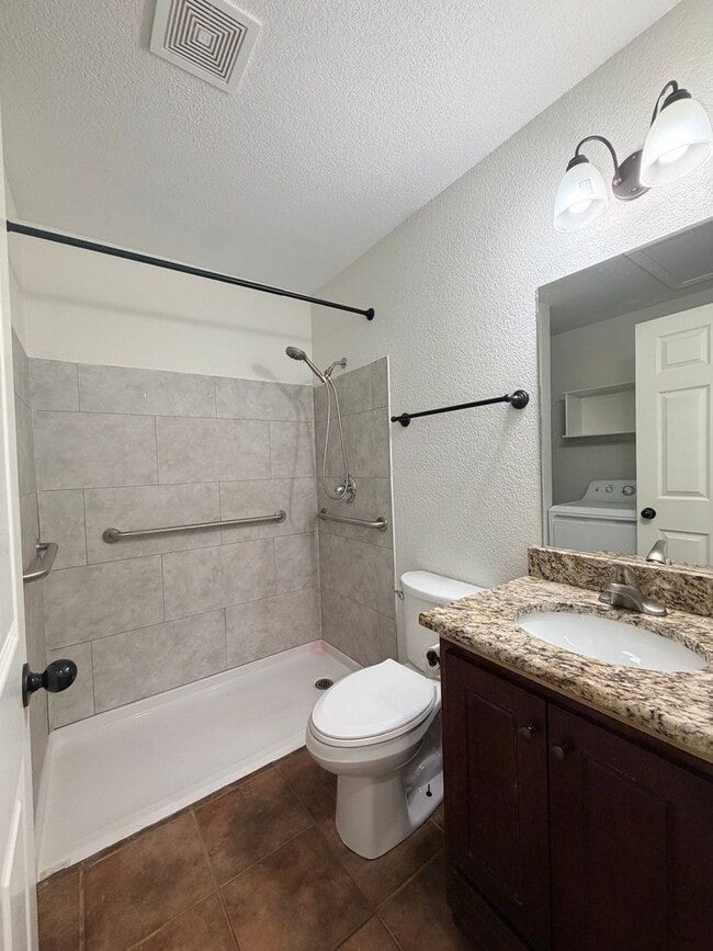 Building Photo - Affordable, Adorable & Move-In Ready!
